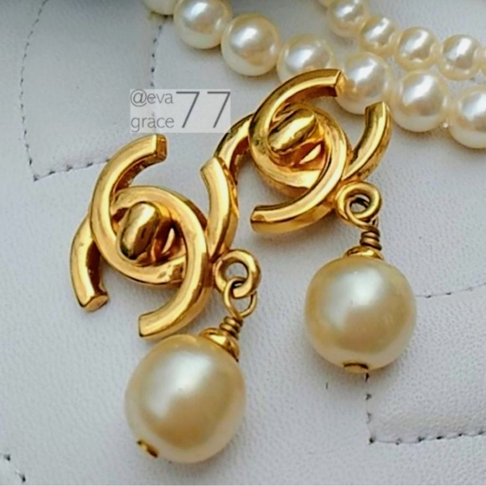 Chanel Clip-on Pearl Earrings (authentic vintage)! - Picture 3 of 6